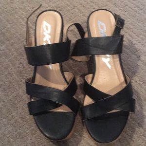 DKNY 8.5 wedge black sandals new